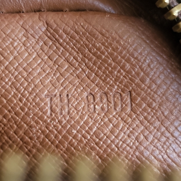 LOUIS VUITTON Pochette Marly Monogram Canvas Crossbody Bag..Authentic!! - Picture 7 of 14